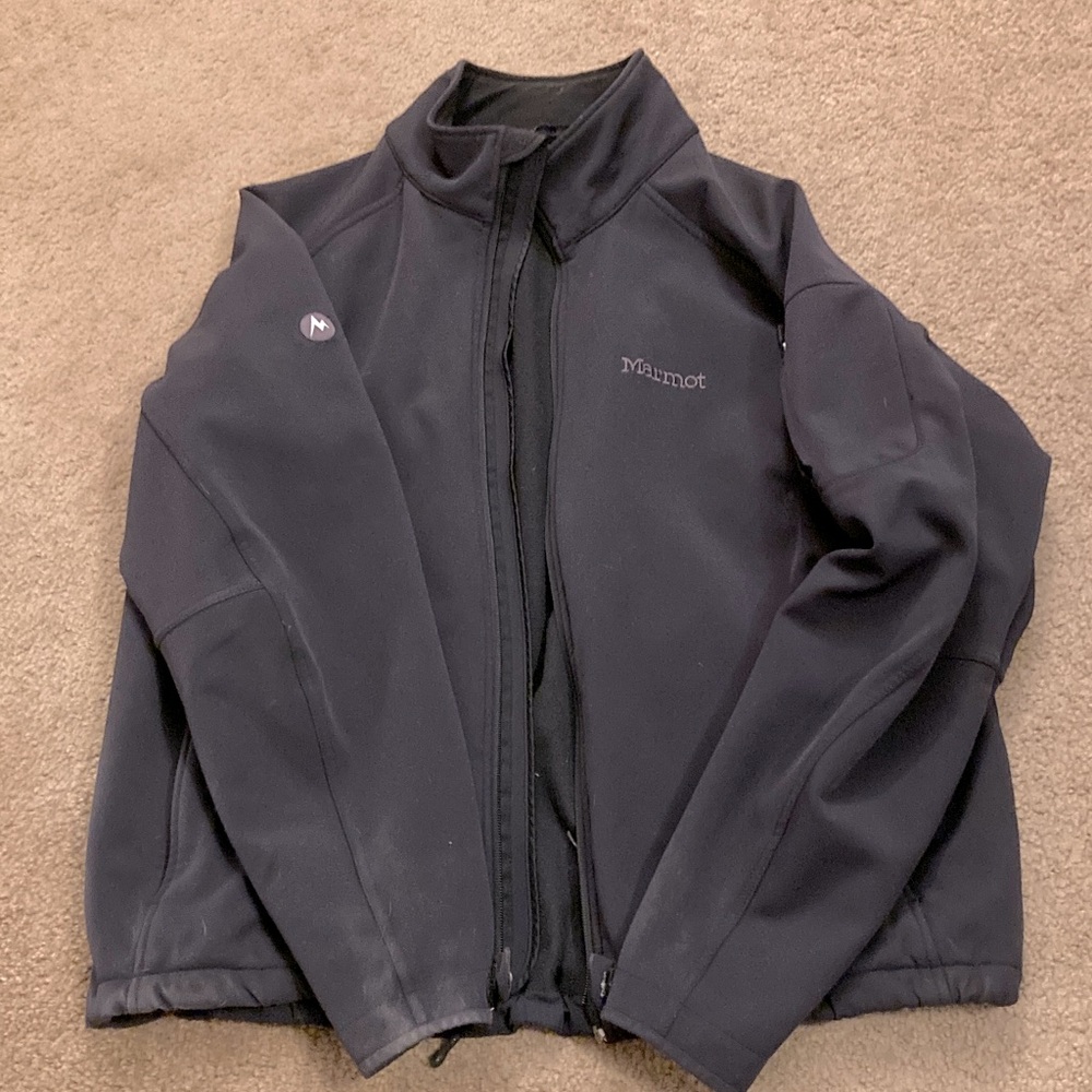 Marmot mens xl black jacket. **this jacket needs new zipper**